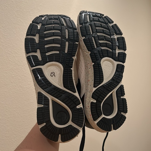 Under Armour Women’s HOVR Sonic 5 Pride Running Shoes - New Conditon - Picture 12 of 13